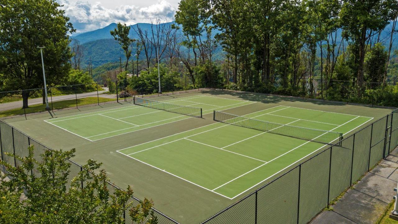 Majestic View Lodge, Amazing Views, Hot Tub, 1089 Free Tickets Each Paid Day, Dollywood And More Gatlinburg Dış mekan fotoğraf